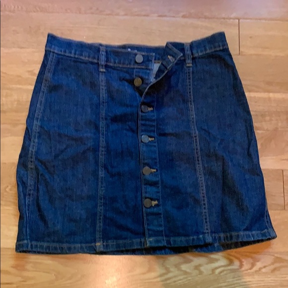 GAP Dresses & Skirts - GAP denim button up skirt!